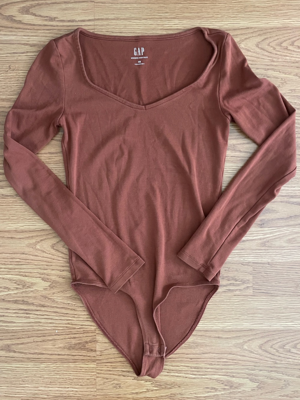 GAP Women's Long-Sleeve V-Neck Bodysuit in Rust Balletcore feminine
